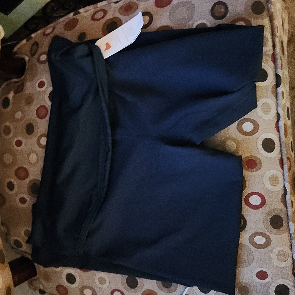 Isabella maternity black crops. Size lg BNWT